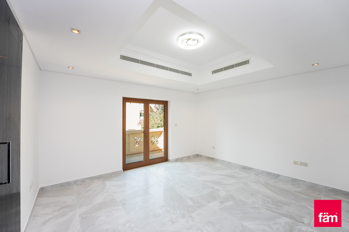 Available soon I Corner villa I Upgraded-14