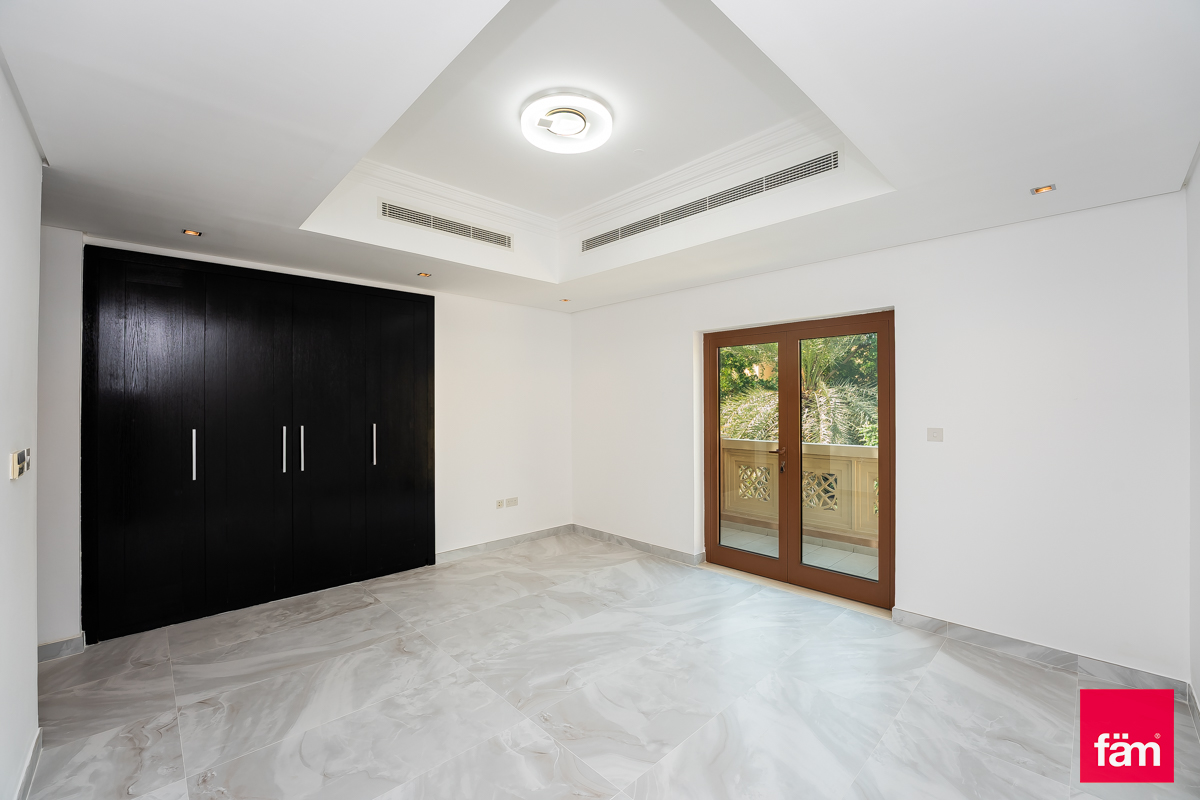 Available soon I Corner villa I Upgraded-9