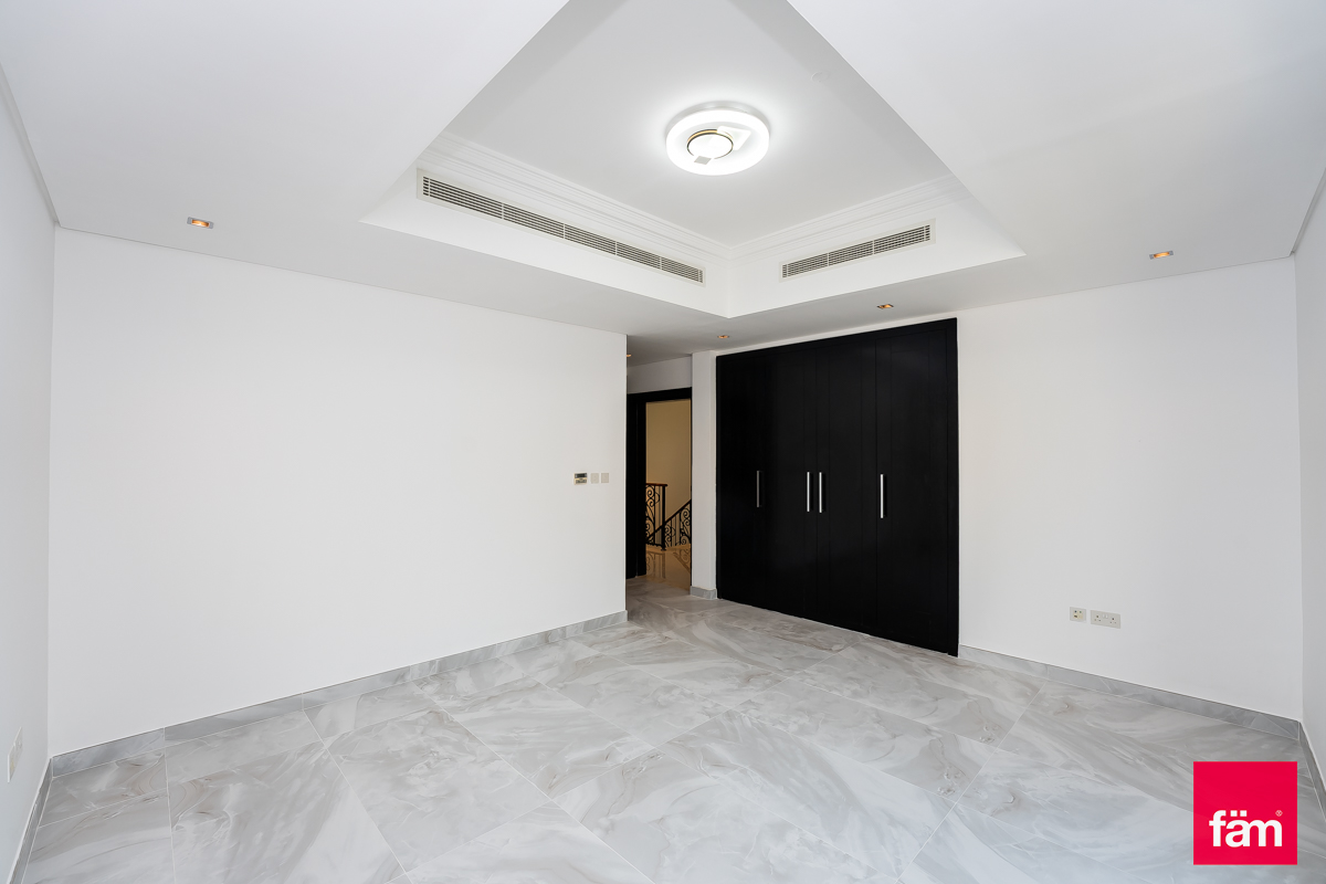 Available soon I Corner villa I Upgraded-10