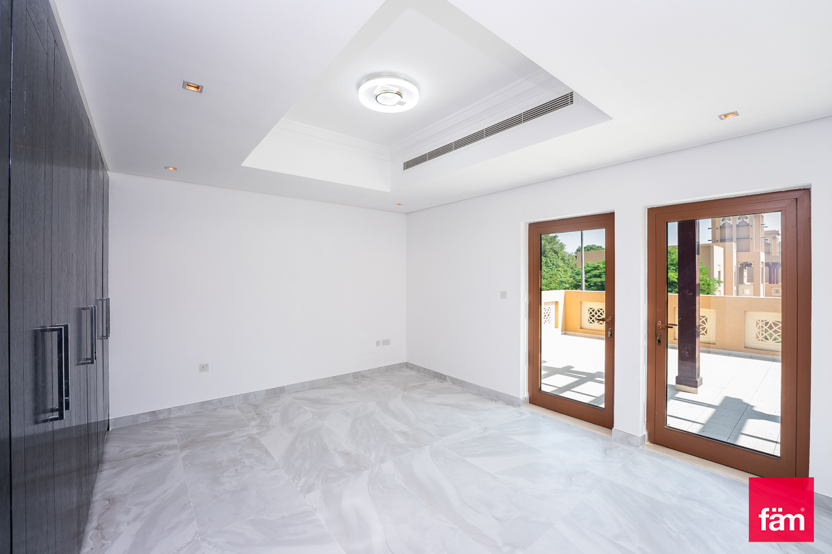 Available soon I Corner villa I Upgraded-7
