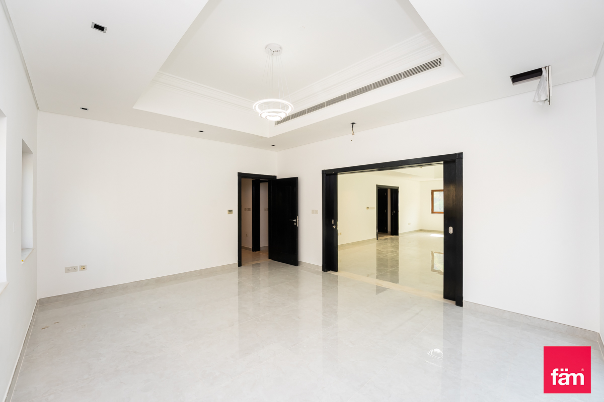 Available soon I Corner villa I Upgraded-13