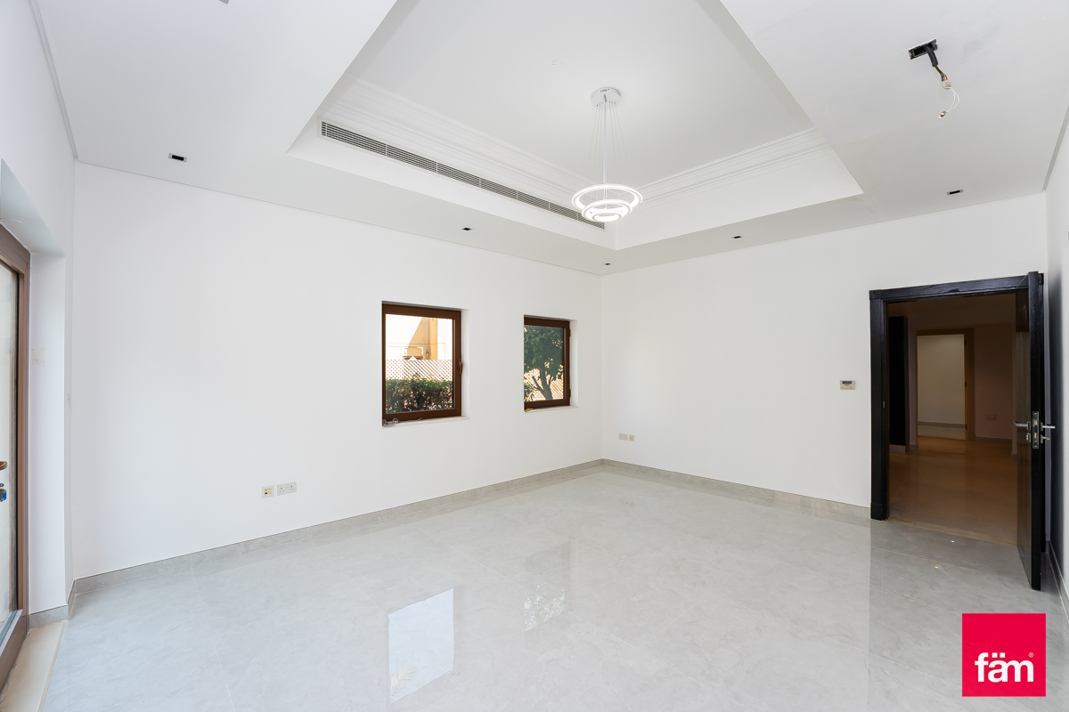 Available soon I Corner villa I Upgraded-8