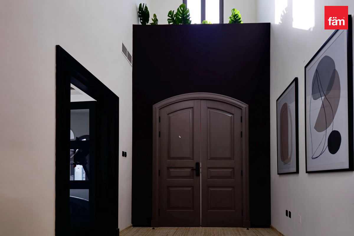 Upscale|Tastefully Furnished|High Number-7