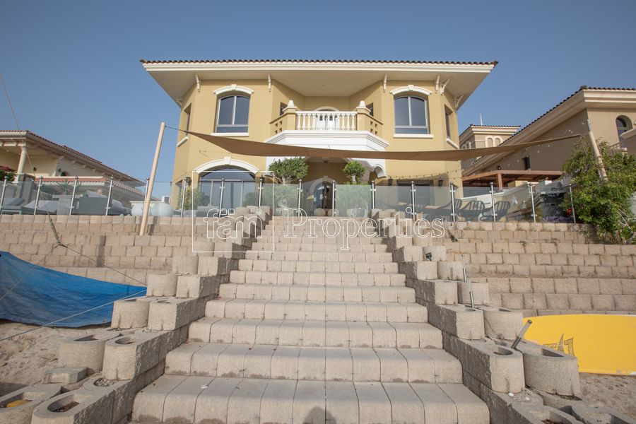 Price 900,000 AED 5 Bedroom Villa for Rent in Garden Homes Frond C