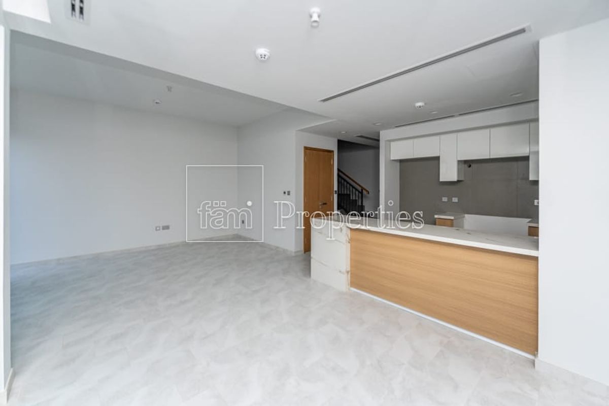 Huge Plot | VACANT | 2 min to Park and Pool-7