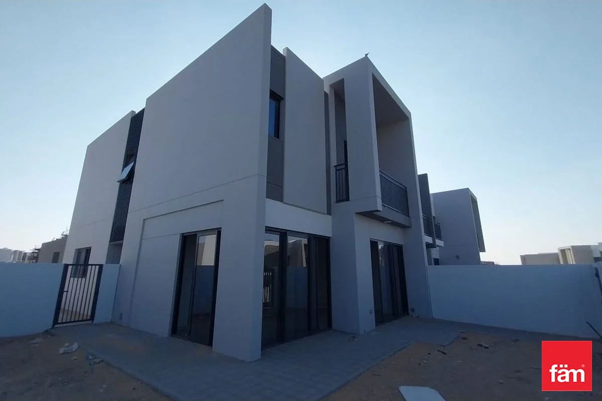 Huge Plot | VACANT | 2 min to Park and Pool-9