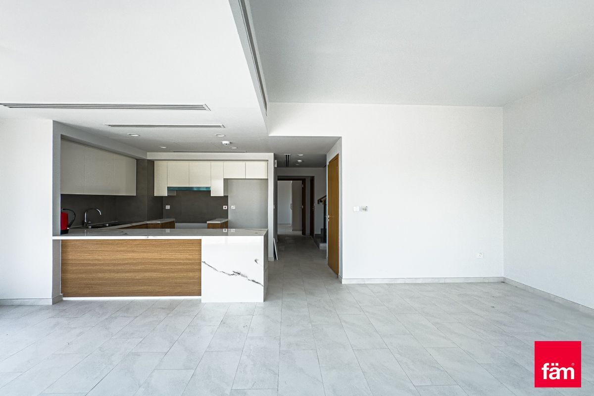 Corner |  single Row 4 Bed Plus Maid-6