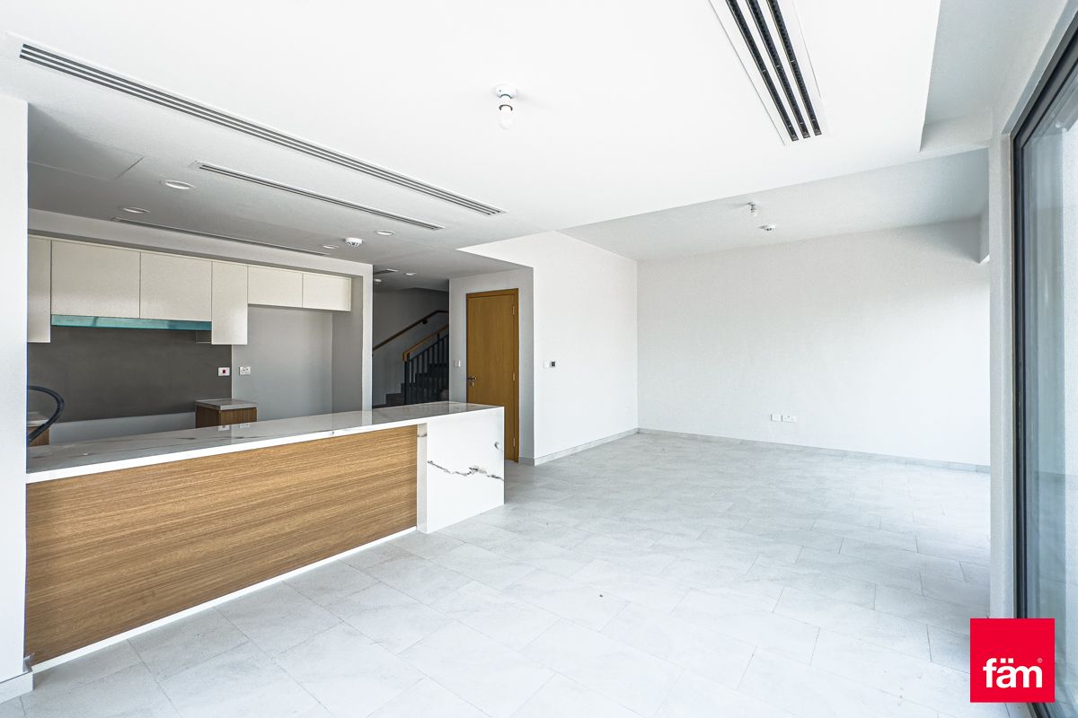Corner |  single Row 4 Bed Plus Maid-27