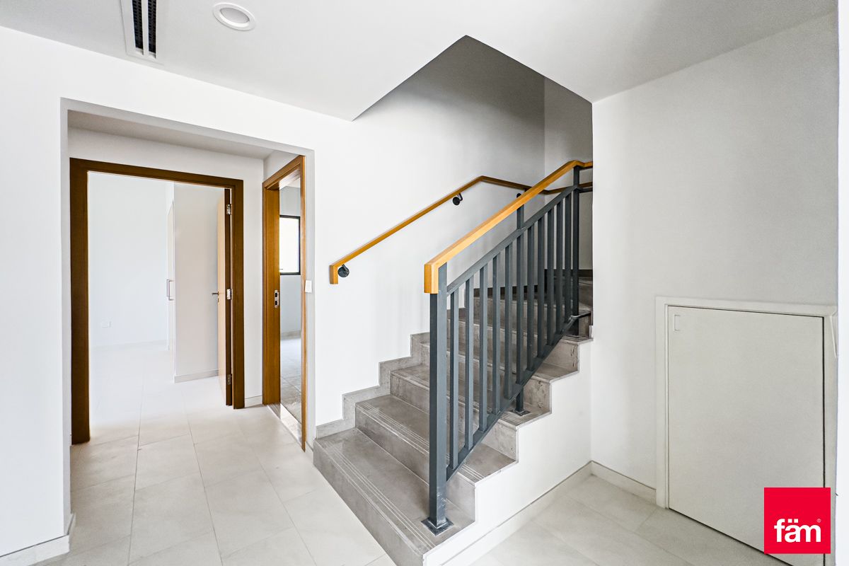 Corner |  single Row 4 Bed Plus Maid-29