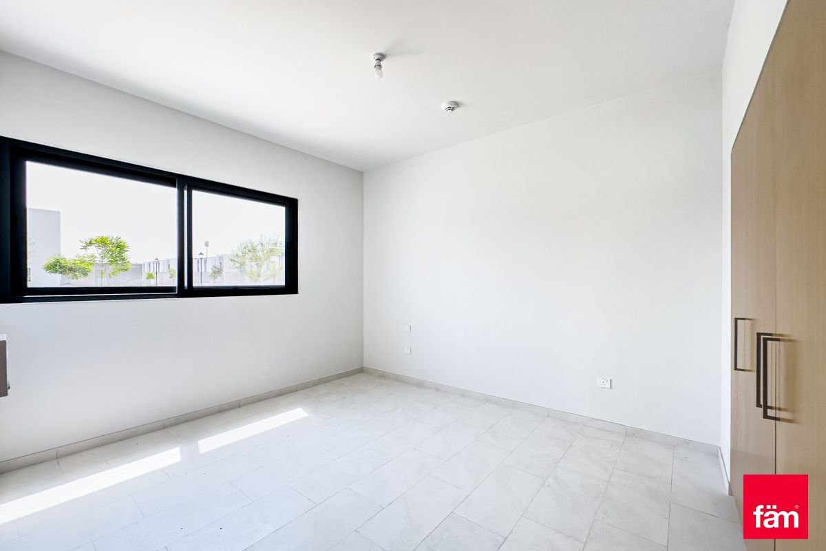 Corner |  single Row 4 Bed Plus Maid-25