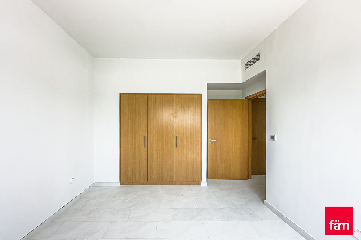 Corner |  single Row 4 Bed Plus Maid-17