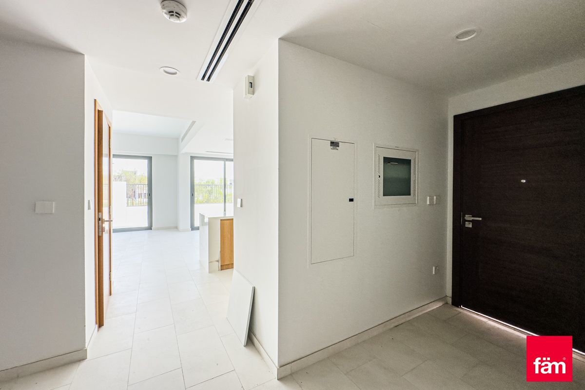 Corner |  single Row 4 Bed Plus Maid-16