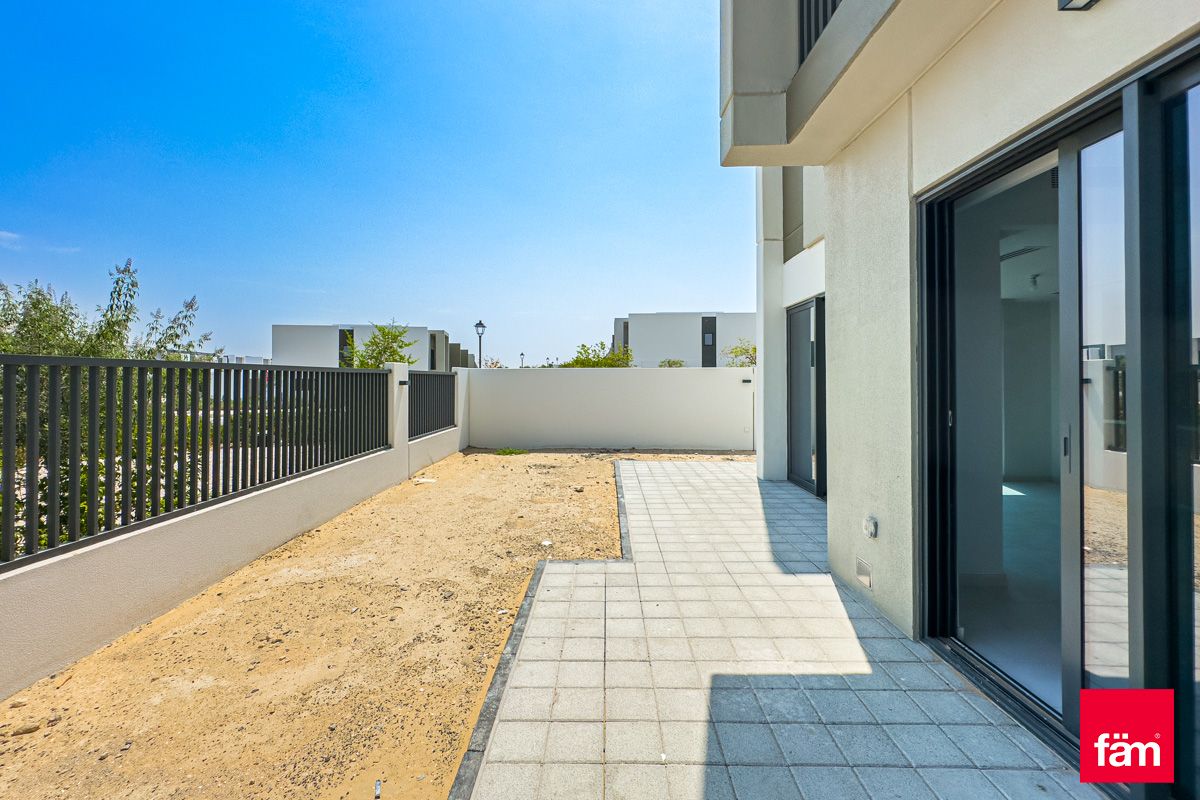 Corner |  single Row 4 Bed Plus Maid-21
