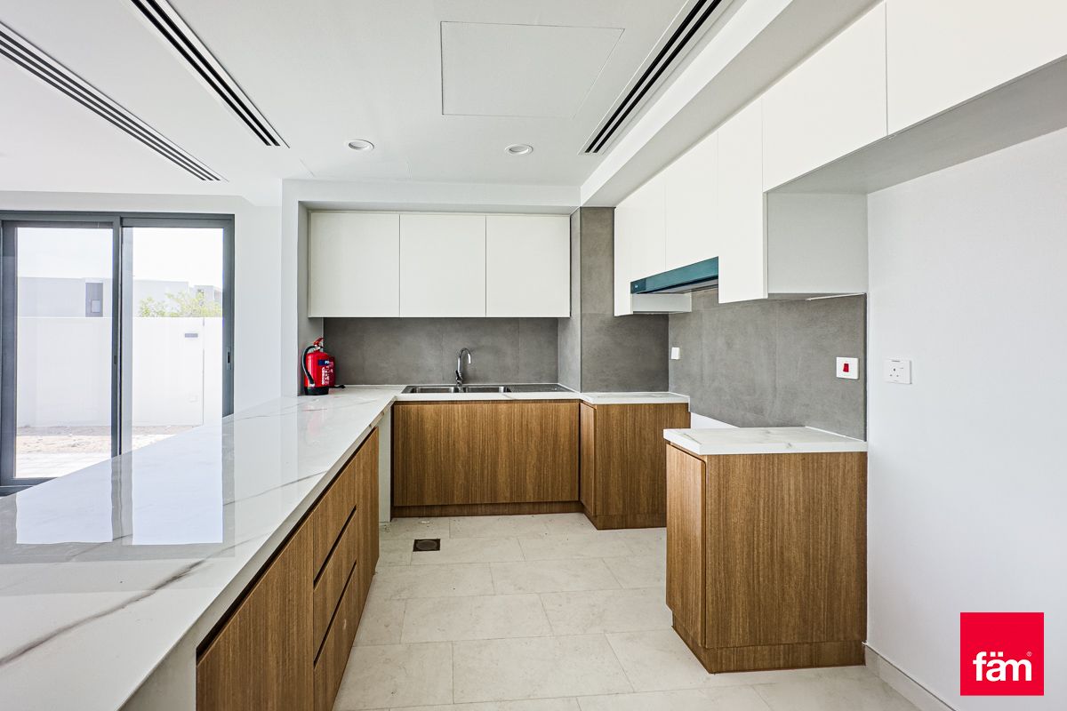 Corner |  single Row 4 Bed Plus Maid-9