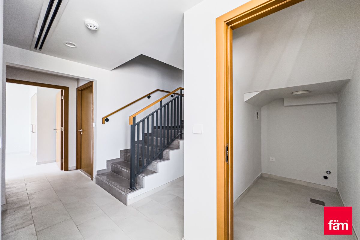 Corner |  single Row 4 Bed Plus Maid-12