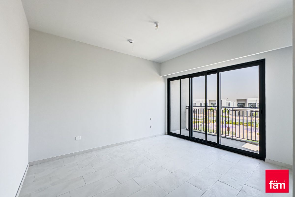Corner |  single Row 4 Bed Plus Maid-7