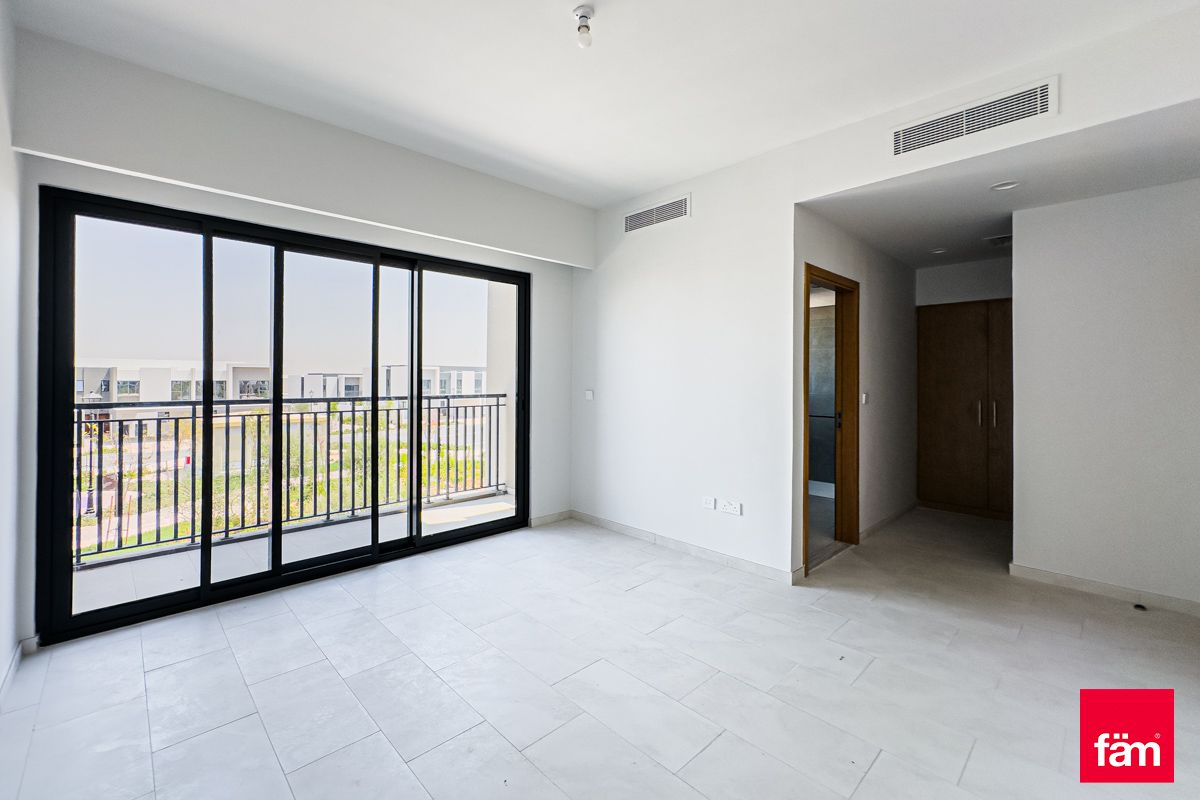 Corner |  single Row 4 Bed Plus Maid-11