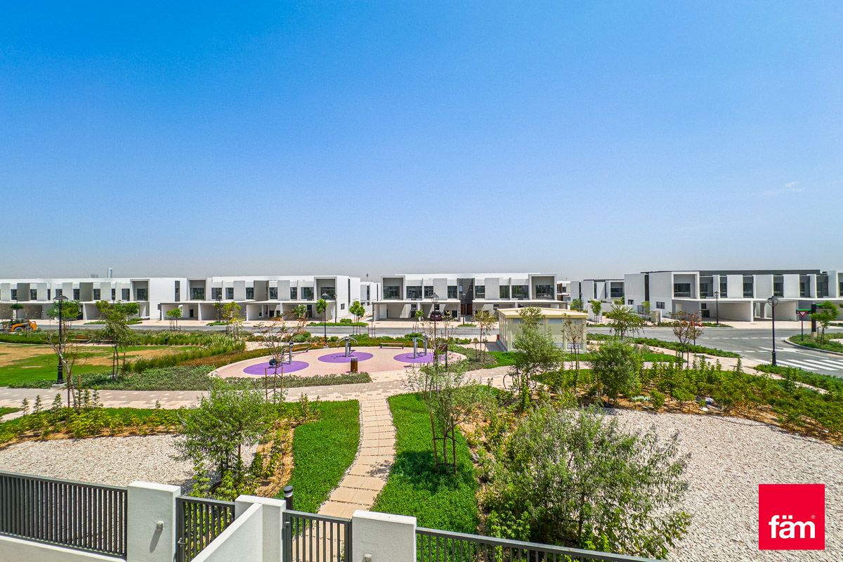 Corner |  single Row 4 Bed Plus Maid-30