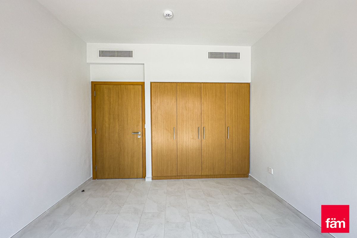Corner |  single Row 4 Bed Plus Maid-13