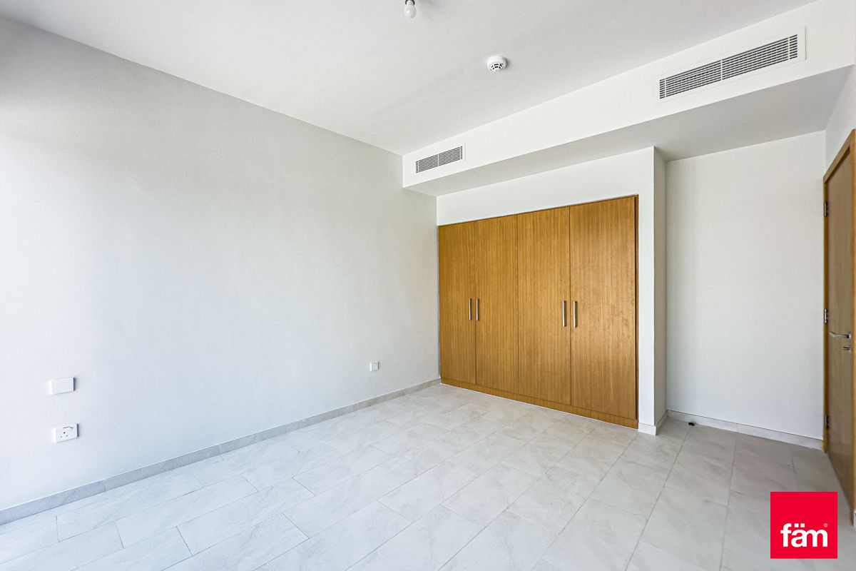 Corner |  single Row 4 Bed Plus Maid-24