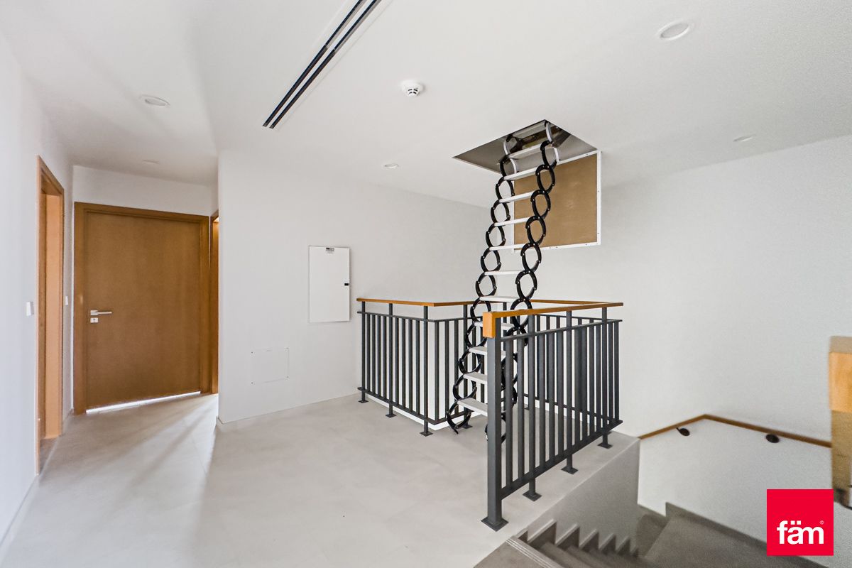 Corner |  single Row 4 Bed Plus Maid-28
