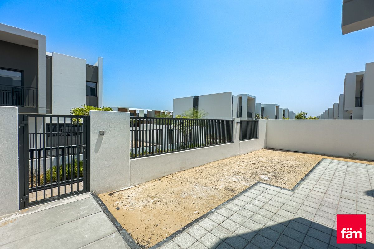 Corner |  single Row 4 Bed Plus Maid-15