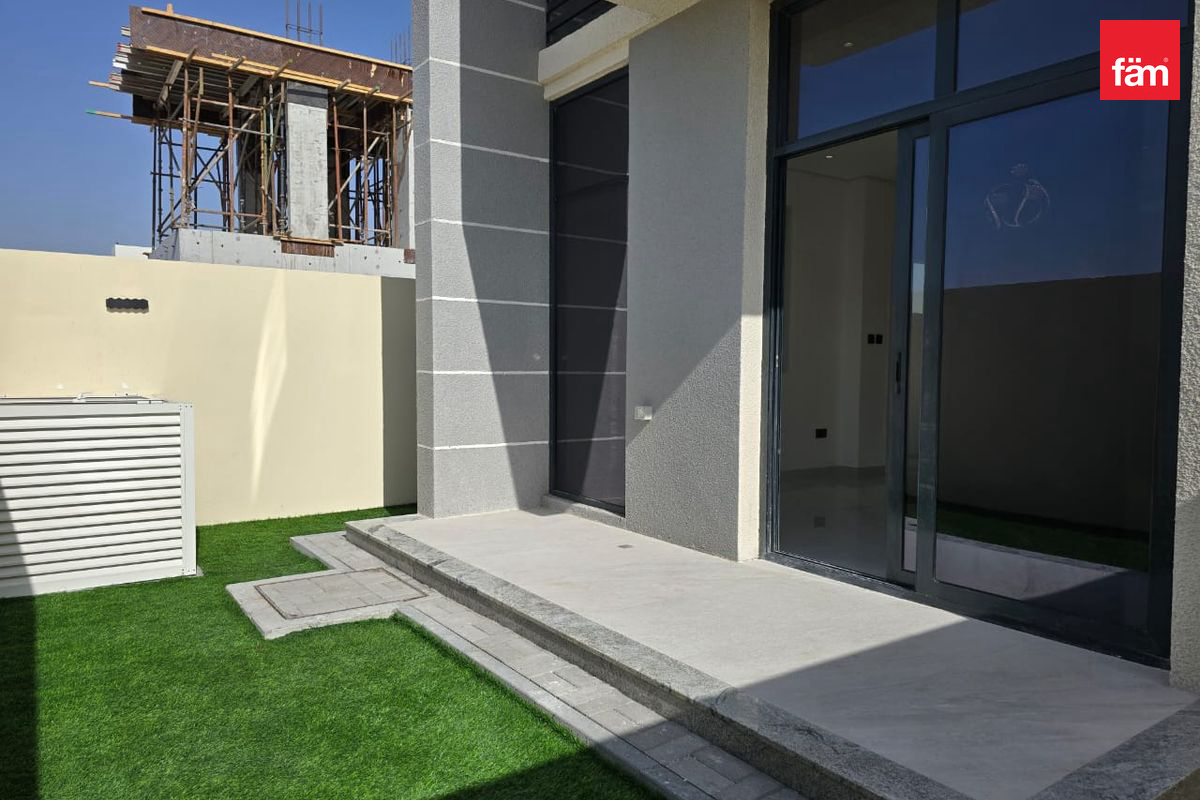 Spacious 3 bedrooms townhouse | Modern Design-17
