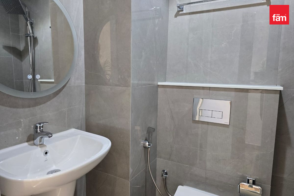 Spacious 3 bedrooms townhouse | Modern Design-19