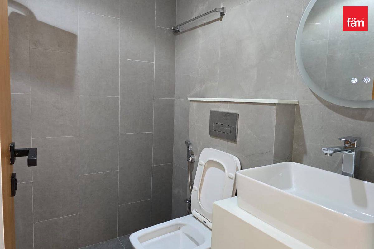 Spacious 3 bedrooms townhouse | Modern Design-15
