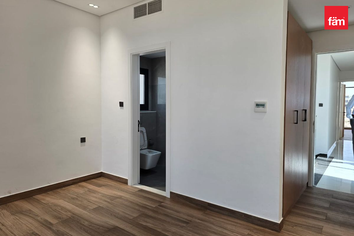Spacious 3 bedrooms townhouse | Modern Design-14