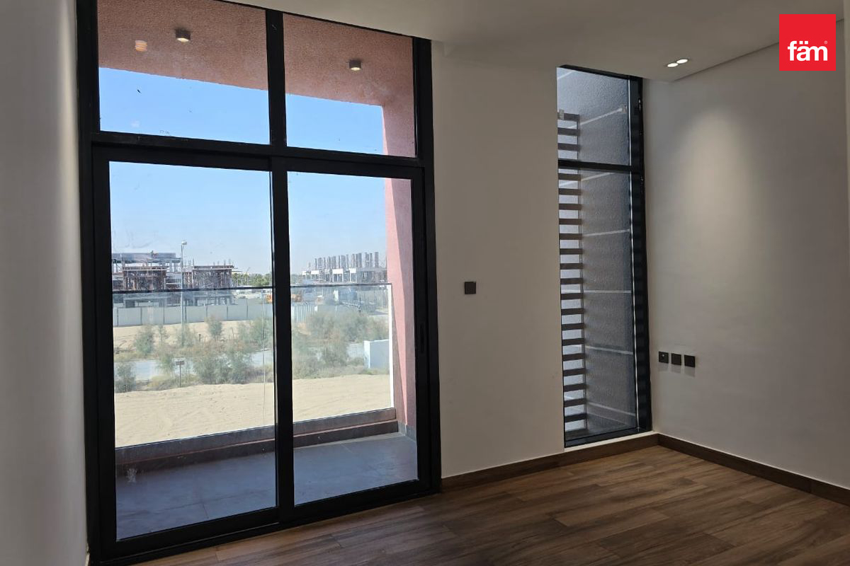 Spacious 3 bedrooms townhouse | Modern Design-13