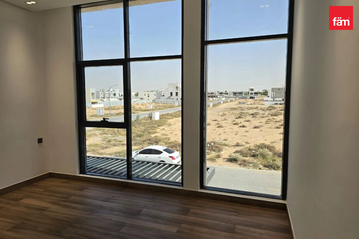 Spacious 3 bedrooms townhouse | Modern Design-10