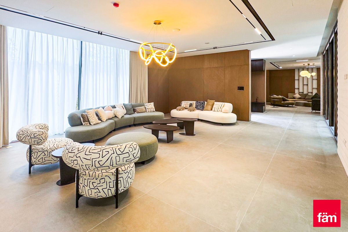 Luxuries Finishes| Free Hold | Vacant | Court Yard-10