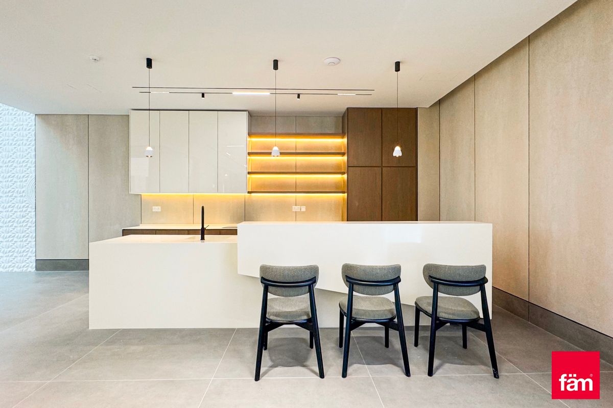 Luxuries Finishes| Free Hold | Vacant | Court Yard-12