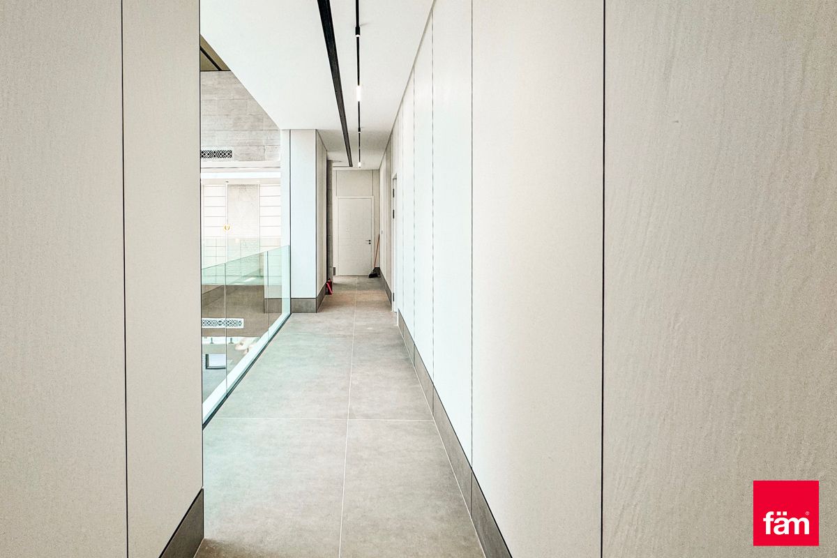 Luxuries Finishes| Free Hold | Vacant | Court Yard-14