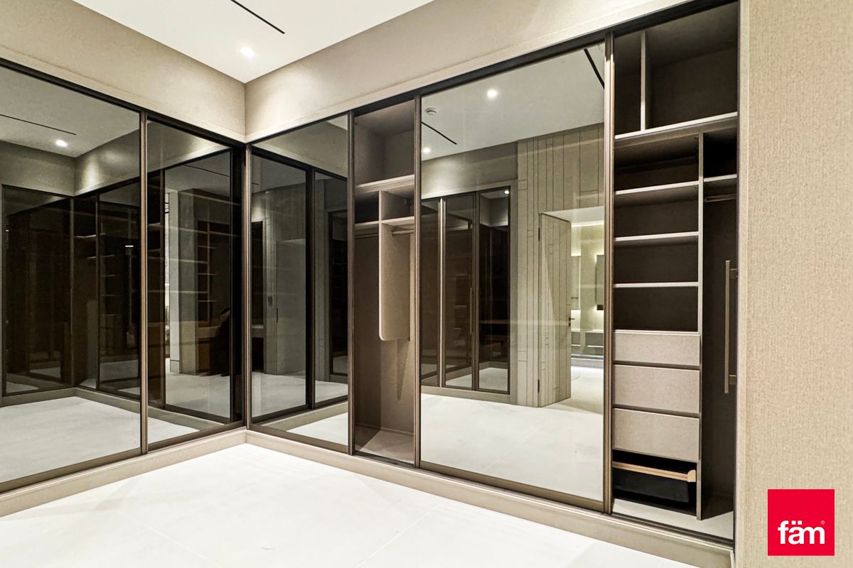 Luxuries Finishes| Free Hold | Vacant | Court Yard-16