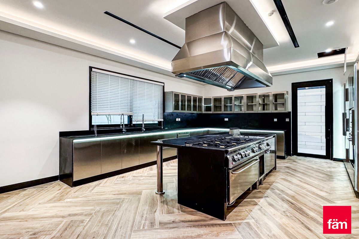 Luxuries Finishes| Free Hold | Vacant | Court Yard-13