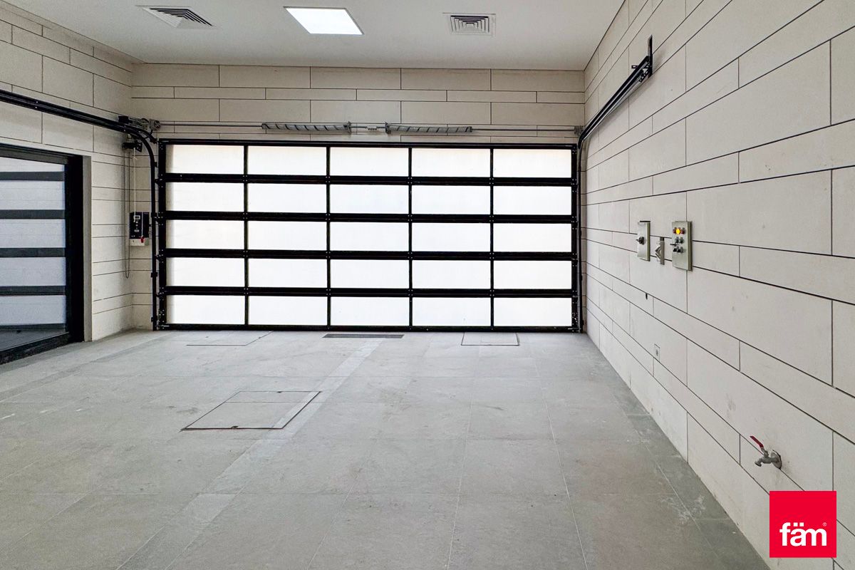 Luxuries Finishes| Free Hold | Vacant | Court Yard-24