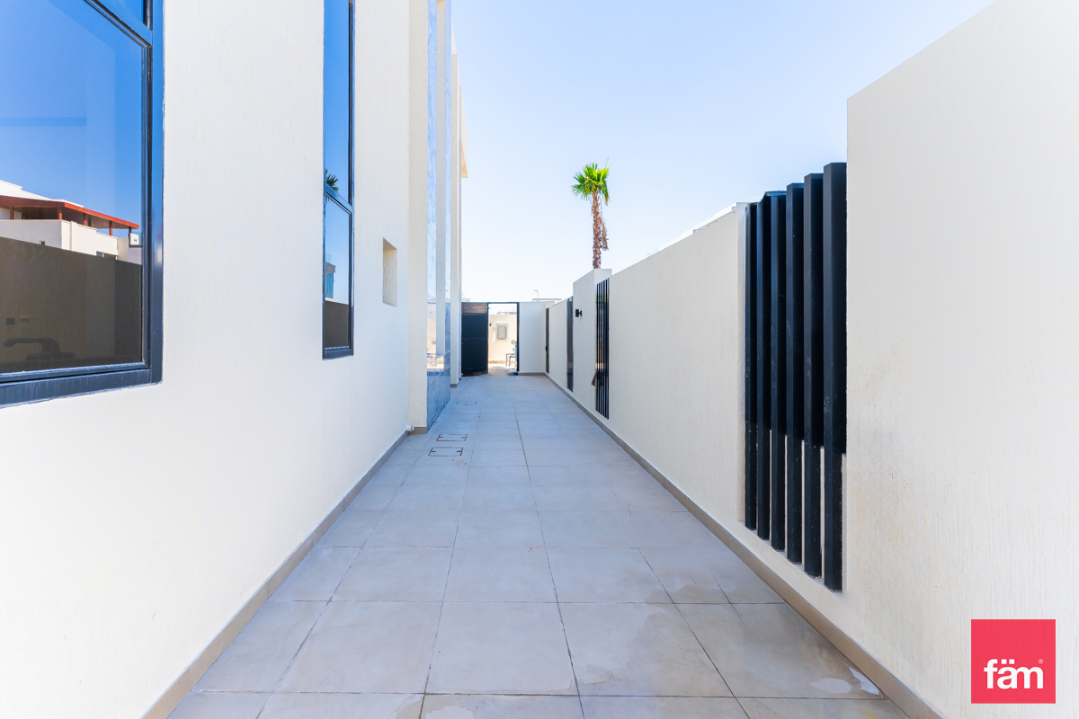 Single Row Corner | Pool | Ready to move-25