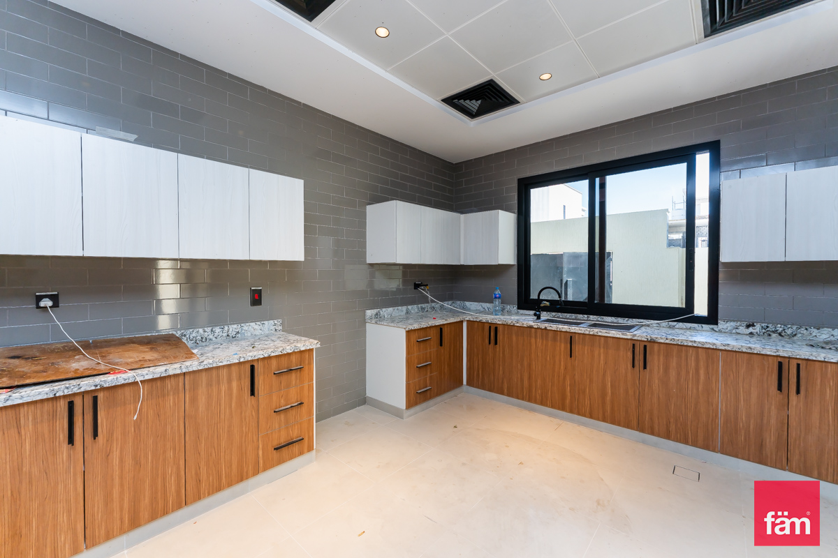 Single Row Corner | Pool | Ready to move-7