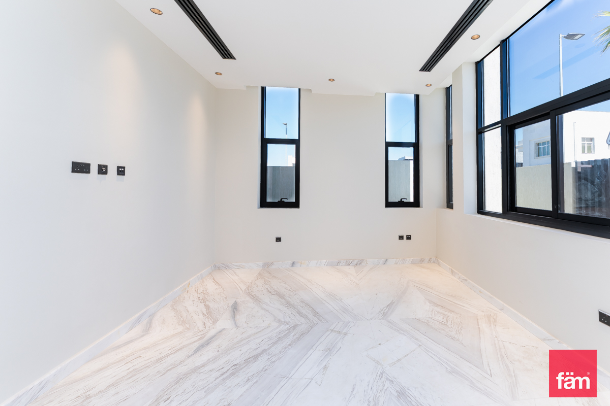 Single Row Corner | Pool | Ready to move-12