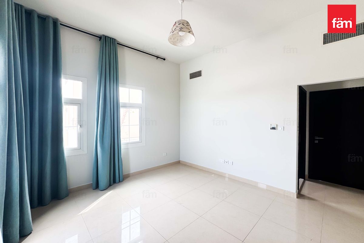3 Beds Independent Villa Pool Facing, Huge Garden-20