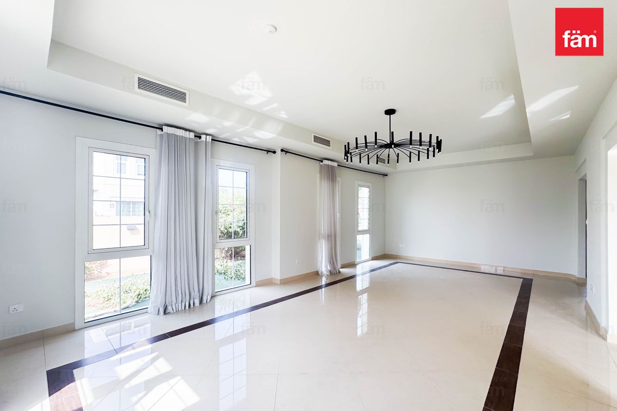 3 Beds Independent Villa Pool Facing, Huge Garden-17