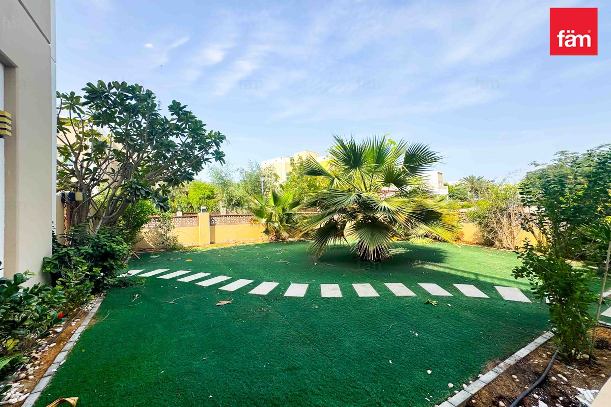 3 Beds Independent Villa Pool Facing, Huge Garden-11