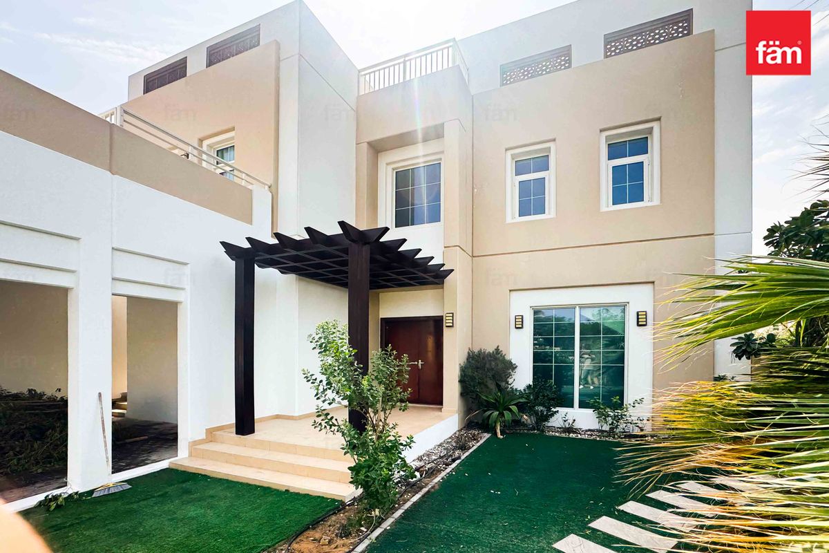 3 Beds Independent Villa Pool Facing, Huge Garden-12