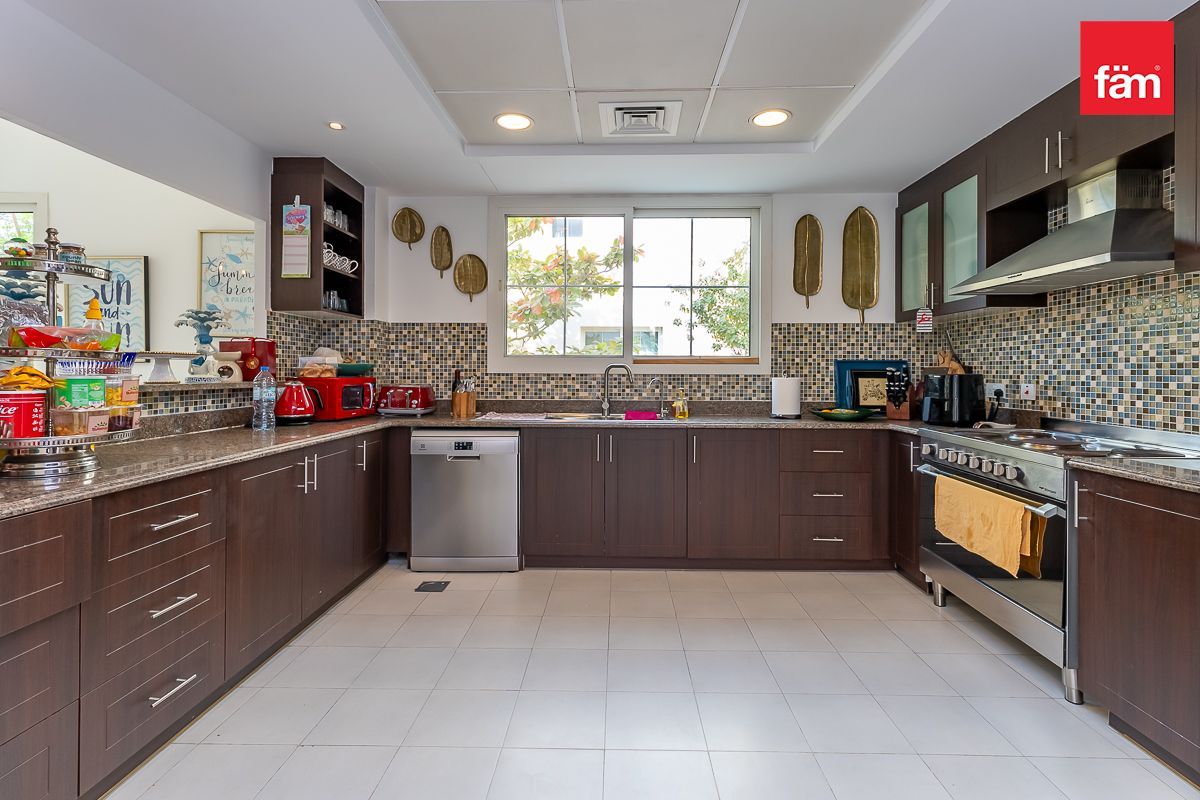 Exquisite Vastu-Compliant 5-Bedroom Villa| Mudon-8