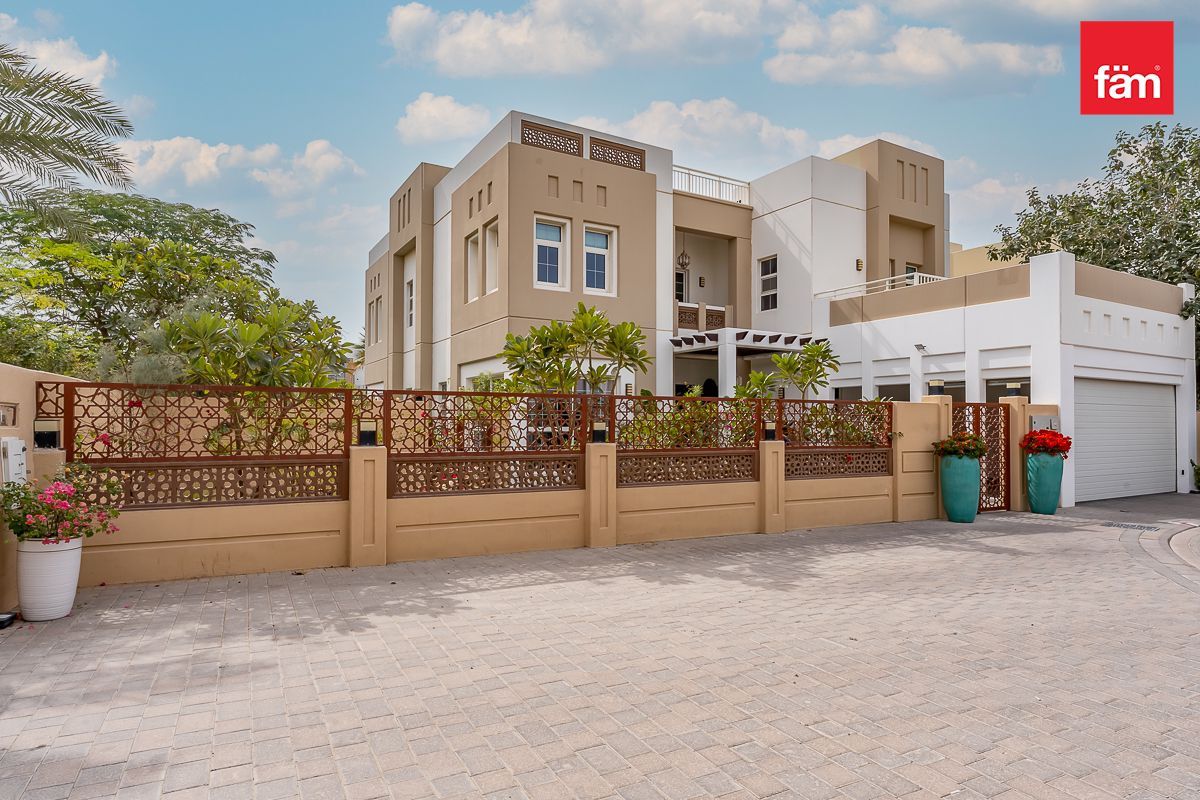 Exquisite Vastu-Compliant 5-Bedroom Villa| Mudon-15