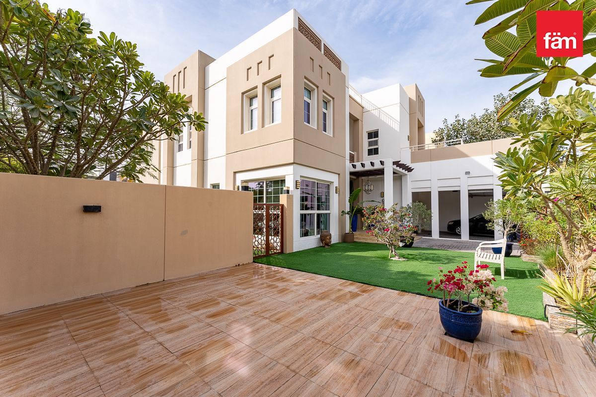 Exquisite Vastu-Compliant 5-Bedroom Villa| Mudon-12