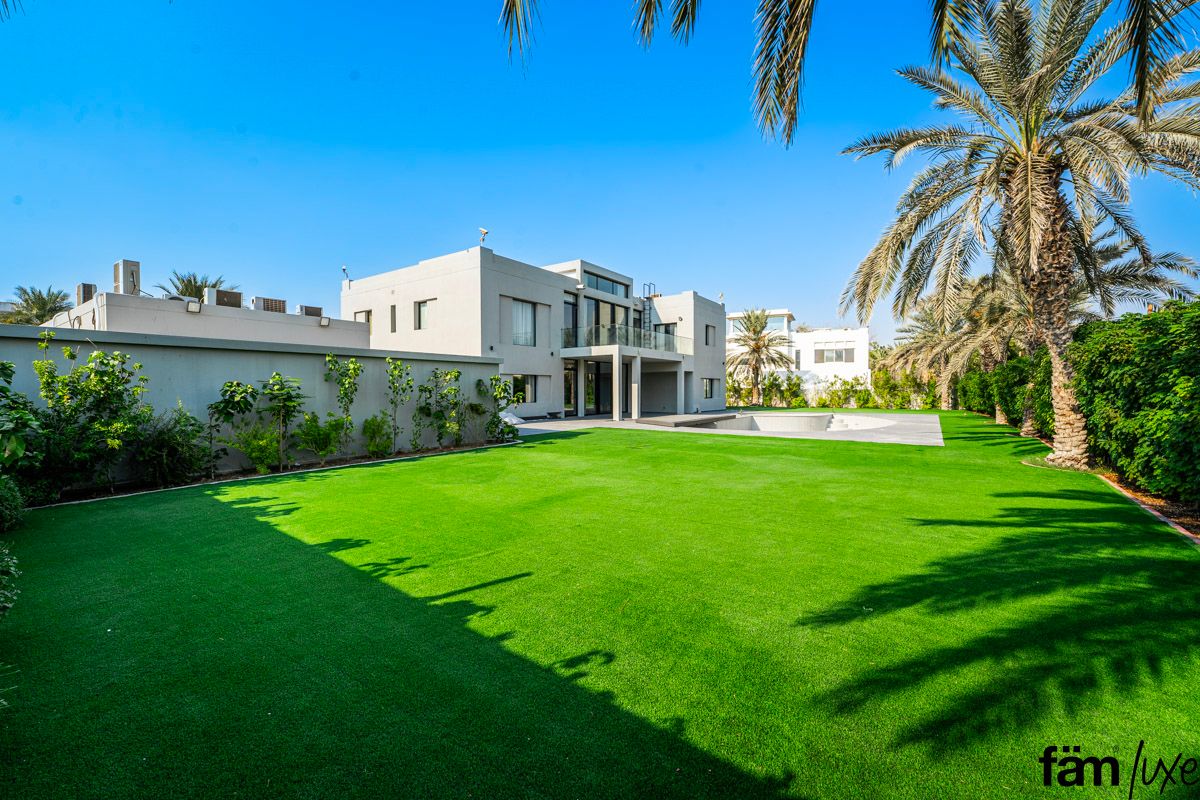 Luxurious 5-Bedroom Villa in Emirates Hills-21