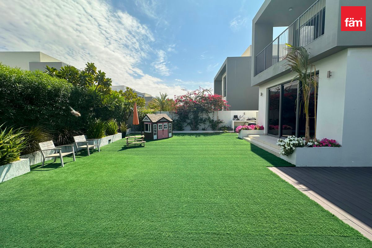 6100 Sqft | Largest plot | Call now-8